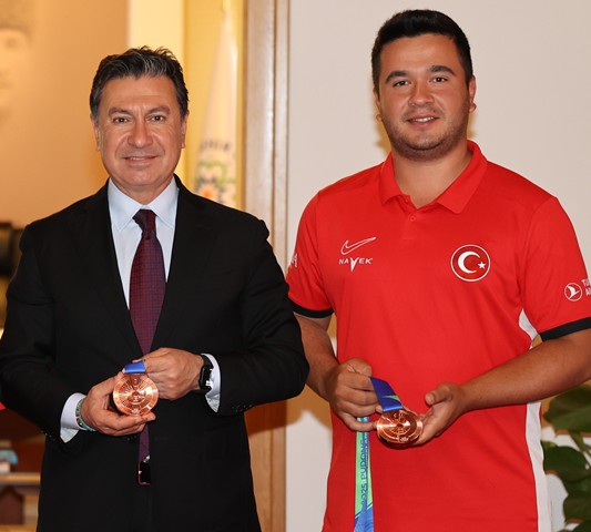 emircan haney dunya sampiyonu 2