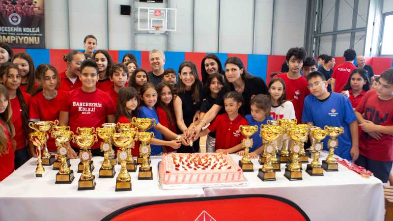 bahcesehir koleji spor basarisi 1