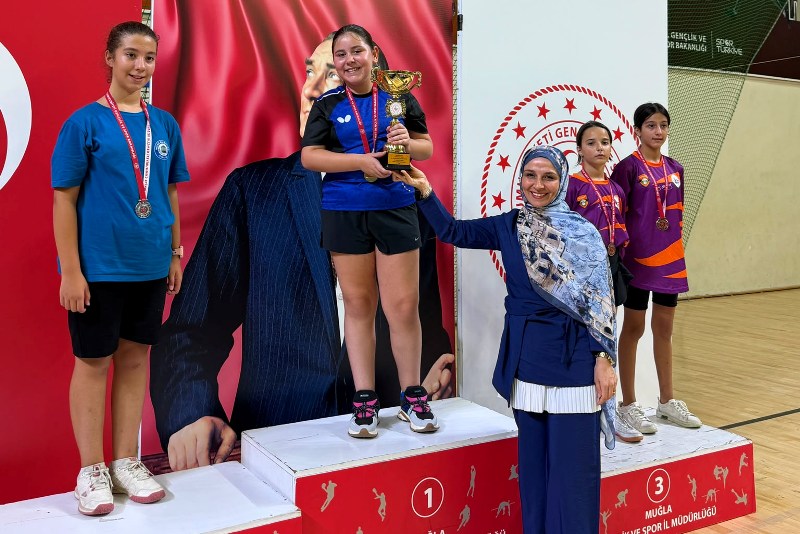 Akalan Masa Tenisi Akademi 4